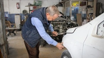 Depremin yıkıma yol açtığı İskenderun'da sanayi esnafı toparlanmaya çalışıyor