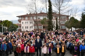 Depremlerde hayatını kaybedenler okullarda anıldı
