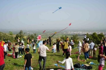 Depremzede çocuklar uçurtma şenliği ile çifte bayram yaşadı
