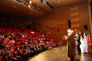 Depremzede çocuklara tiyatro gösterisi
