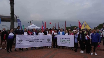 Depremzede öğrencilerin eğitimleri yarıda kalmasın diye koştular
