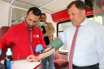 Depremzede vatandaşlardan kan bağışına yoğun ilgi
