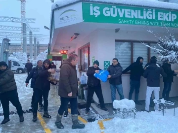 Depremzedeler için işçiler tek yürek oldu
