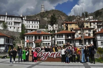 Depremzedeler tarih kokan Göynük’ü gezdi
