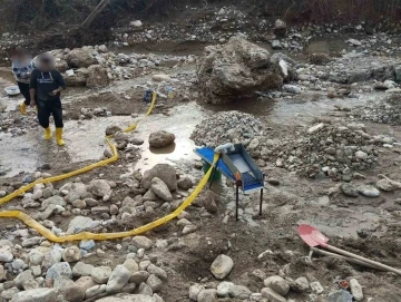 Dere yatağında izinsiz altın arayan 6 şüpheli yakalandı
