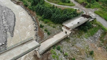 Dereden alınan kum ve çakıl köprünün çökmesine neden oldu
