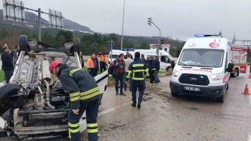 Devrilen araçta anne öldü, eşi ve oğlu yaralandı
