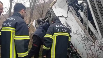 Devrilen mikser içerisinde sıkışan sürücü kurtarıldı
