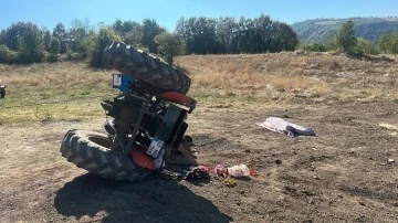 Devrilen traktörün altında kalarak hayatını kaybetti