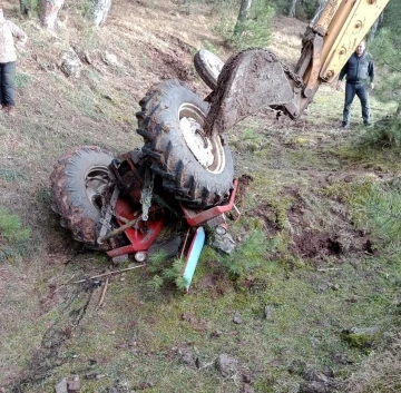 Devrilen traktörün sürücüsü yaralandı
