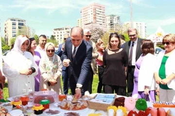 Dezavantajlı kadınların el emeği göz nuru ürünleri karnavalda sergileniyor
