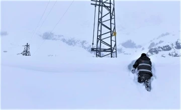 Dicle Elektrik ekiplerinin zorlu kış mesaisi
