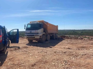 Didim’de vadiyi hafriyatla doldururken yakalandılar
