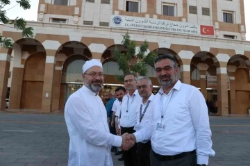 Diyanet İşleri Başkanı Erbaş, Medine’de Türk Hac İşleri Ofisi’ni ziyaret etti
