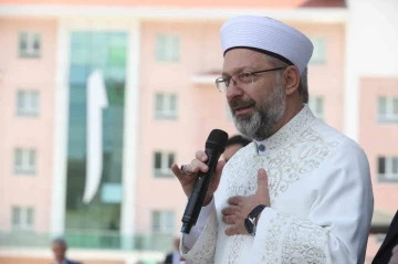 Diyanet İşleri Başkanı Erbaş: &quot;İmam hatiplerin amacı vatanını, milletini seven nesiller yetiştirmek&quot;
