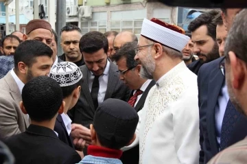 Diyanet İşleri Başkanı Erbaş, Roman vatandaşları umreye uğurladı
