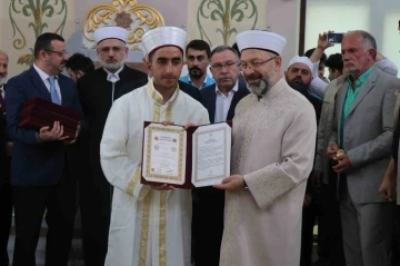 Diyanet İşleri Başkanı Erbaş, Sakarya’da 71 hafıza icazet verdi
