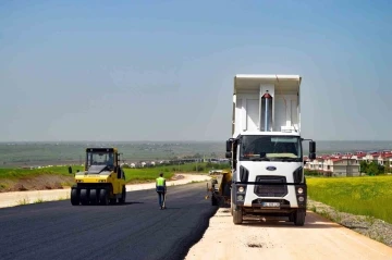 Diyarbakır Büyükşehir Belediyesi Bırkleyn Caddesi’ndeki yol yapım çalışmalarını sürdürüyor
