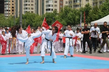 Diyarbakır’da 19 Mayıs, halk oyunları ve milli sporcuların gösterileriyle kutlandı
