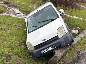 Diyarbakır’da araç şarampole yuvarlandı: 1 yaralı
