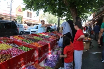 Diyarbakır’da çarşı pazarda bayram hareketliliği
