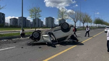 Diyarbakır’da iki otomobil çarpıştı: 6 yaralı
