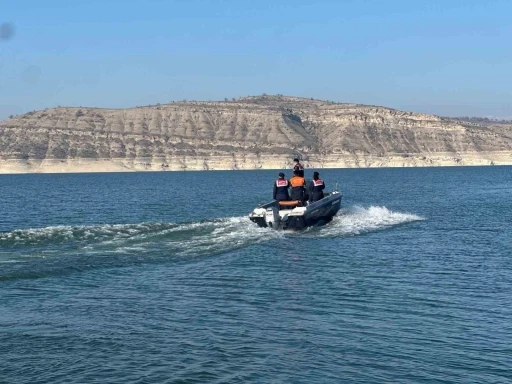 Diyarbakır’da kaçak ağlarla avlanılan sazan balıkları ele geçirildi
