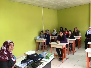 Diyarbakır’da kadına yönelik şiddetin boyutları ve mücadele yöntemlerini anlatıldı
