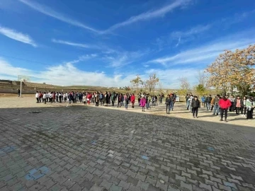 Diyarbakır’da öğrenciler Filistin için ‘Aksa Çocuk Marşı’ ve ‘Kardan Aydınlık’ ezgisini seslendirdi
