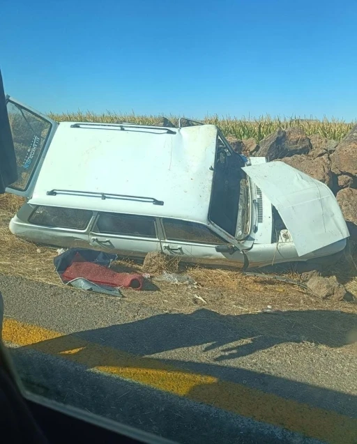 Diyarbakır’da takla atan otomobil hurdaya döndü: 1 ölü, 2 yaralı
