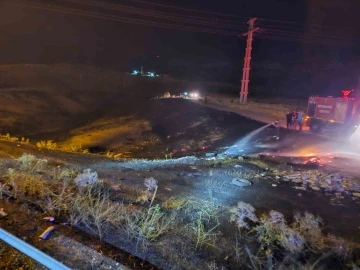 Diyarbakır’da yerleşim yerlerine ulaşan yangın söndürüldü
