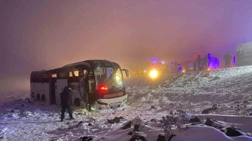 Diyarbakır’da yolcu otobüsü devrildi: 4’ü ağır 30 kişi yaralandı
