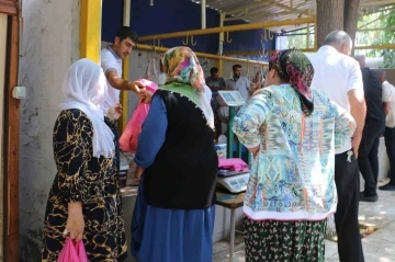 Diyarbakır’da yüzlerce aileye kurban eti ulaştırıldı
