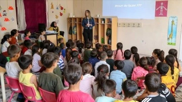 Diyarbakır'da boğulma vakalarına karşı köy ziyaretleriyle çocuklar bilgilendiriliyor