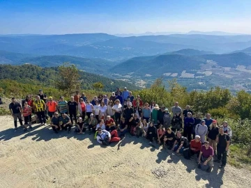 Doğa tutkunları bin 54 rakımda doyumsuz bir manzaraya ulaştı
