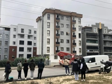 Doğal gaz kokusu tedirginliğe yol açtı; 6 katlı bina tahliye edildi