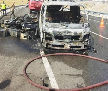 Doğal gaz kombi yüklü kamyon küle döndü
