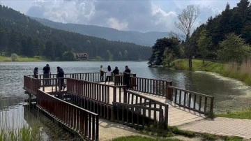 Doğal güzellik zengini Bolu, yaz aylarında ziyaretçilerini mavi ve yeşilin ahengiyle ağırlıyor