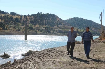 Doğdukları köy baraj oldu, hatıraları sular altında kaldı
