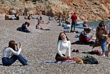 Doğuda kar Antalya’da bahar
