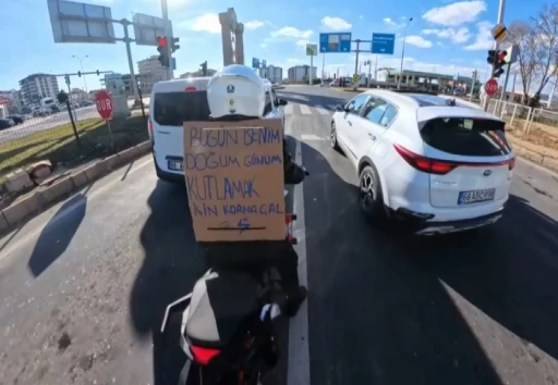 “Doğum günüm için korna çal” mesajı hem gülümsetti hem de mutlu etti
