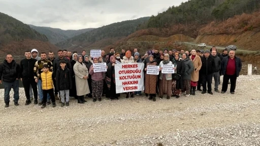 Dolu olmayan barajın suyunu paylaşmak istemeyen mahalleli DSİ’yi protesto etti
