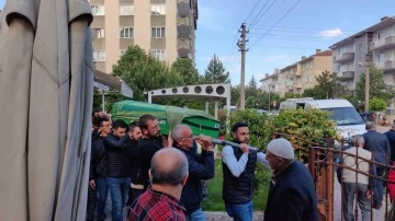 Düğün dönüşü kazada hayatını kaybeden kadın gözyaşları ile toprağa verildi