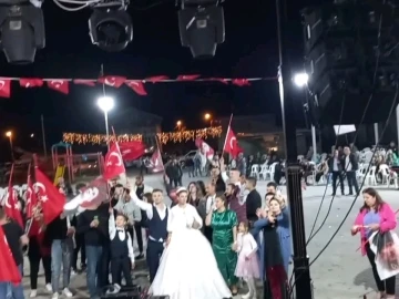 Düğünde 100. yıl coşkusu