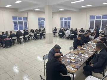 Dumlupınar’da şehit ailesi, gaziler ve depremzedelere iftar yemeği
