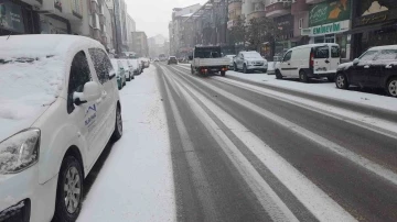 Dün gece başlayan kar yağışı Ereğli’de etkili oldu
