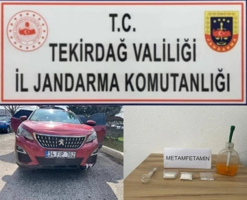 ‘Dur’ ihtarından kaçan araçtan kaçak göçmen ve uyuşturucu çıktı
