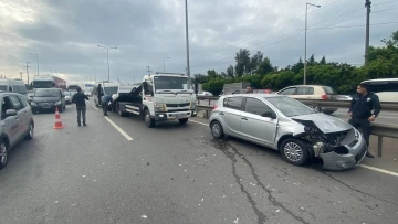 Duran tır zincirleme kazaya sebep oldu
