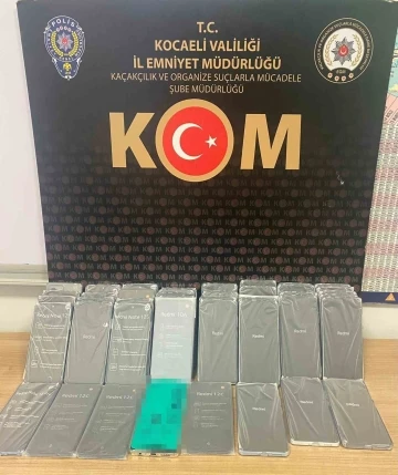 Durdurulan araçtan gümrük kaçağı telefonlar ele geçirildi
