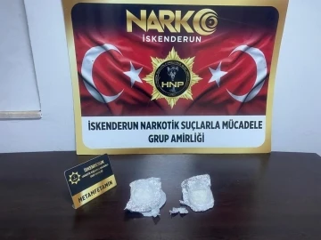 Durdurulan araçtan uyuşturucu çıktı: 5 gözaltı
